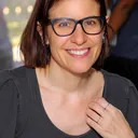 Ali Hazelwood portrait