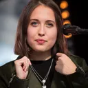 Alice Merton portrait