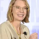 Fiona Davis portrait