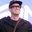 JS:16 portrait
